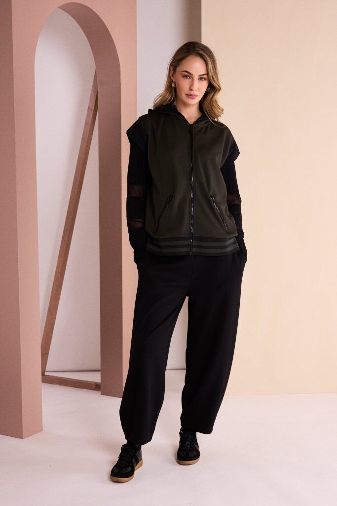 Naya women’s balloon leg trousers with side pockets and tapered dart hem