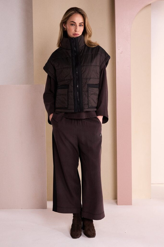 Back view of Naya NAW26167 short padded waistcoat with horizontal quilted design